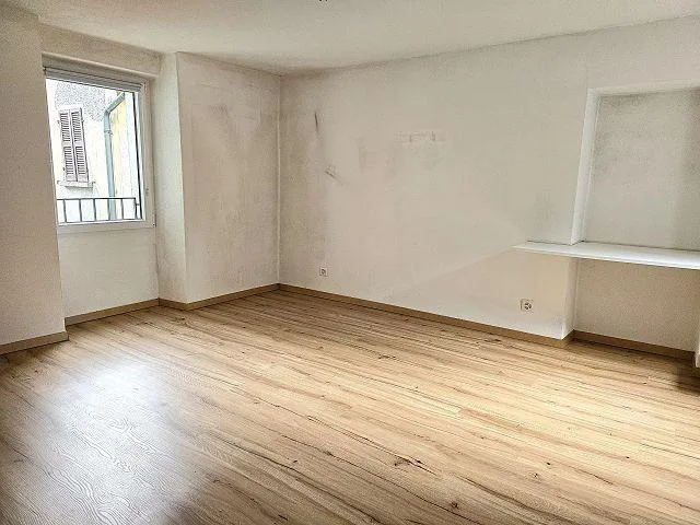 Mehrfamilienhaus mit drei 2 1/2-Zimmer-Wohnungen / Casa di 3 appart...