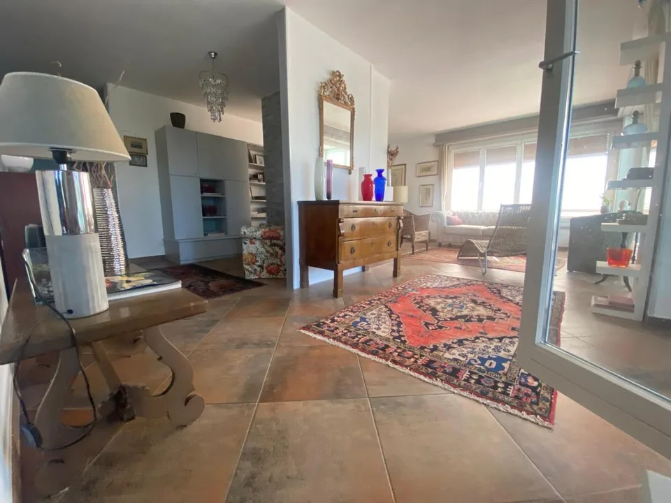Attico di 5 1/2 locali con vista sul lago / 5 1/2-Zimmer-Attikawohn...