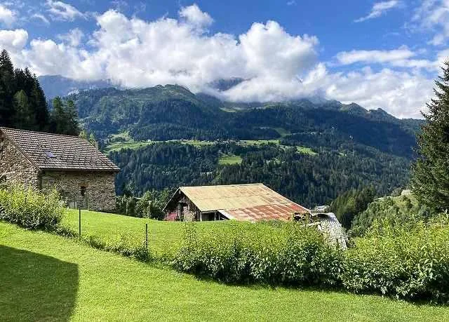 grosses Baulandgrundstück R3 von 3014m2 mit schöner Aussicht / terr... – Foto 8 von 15