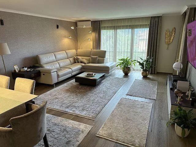 6 1/2-Zimmer-Dachmaisonette-Wohnung mit Grotto in 2 FMH / appartame...
