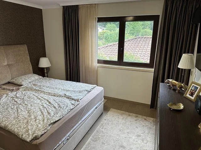 6 1/2-Zimmer-Dachmaisonette-Wohnung mit Grotto in 2 FMH / appartame... – Foto 13 von 30