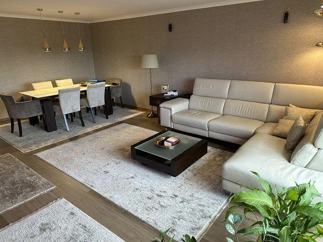 6 1/2-Zimmer-Dachmaisonette-Wohnung mit Grotto in 2 FMH / appartame...