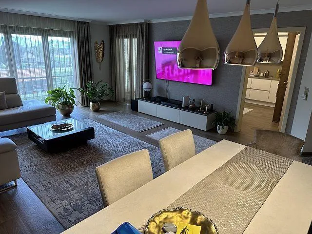 6 1/2-Zimmer-Dachmaisonette-Wohnung mit Grotto in 2 FMH / appartame...