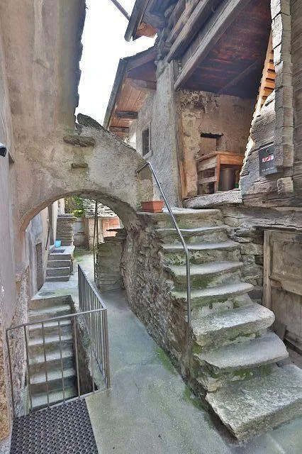 3 Zi Hausteil zum Ausbauen im Dorfzentrum / parte di casa di 3 ... – photo 7 of 10