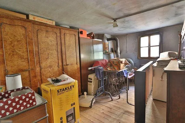 3 Zi Hausteil zum Ausbauen im Dorfzentrum   /   parte di casa di 3 ...