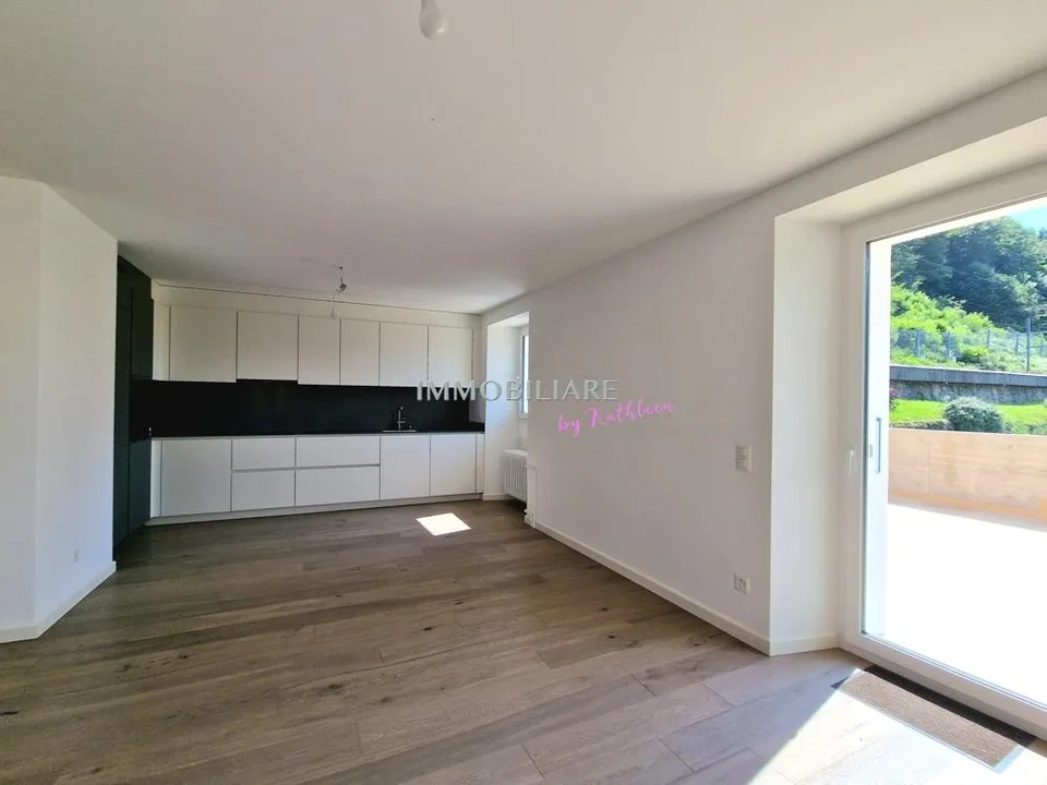 SANIERTE Ferienwohnung mit grosser Terrasse - Attica-Etage
