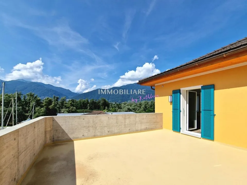SANIERTE Ferienwohnung mit grosser Terrasse - Attica-Etage