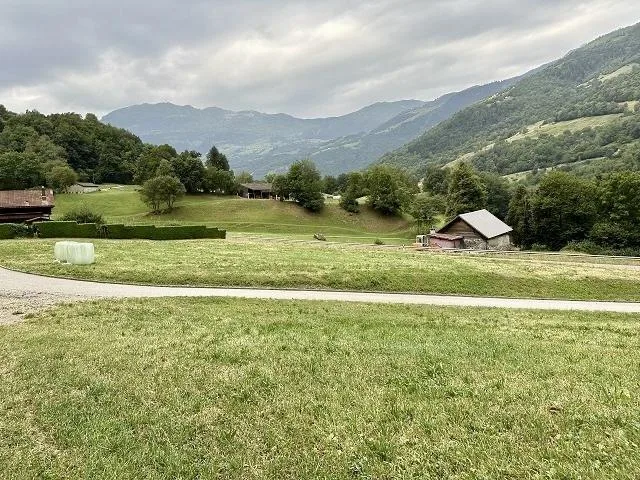 Bauland mit Rustico von 2085 m2 Fläche an sonniger Aussichtslage / ...