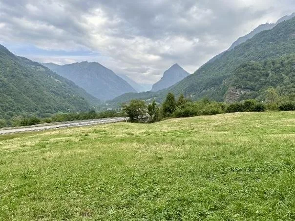Bauland mit Rustico von 2085 m2 Fläche an sonniger Aussichtslage / ...
