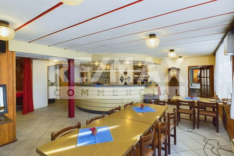 Ristorante con alloggi / immobile convertibile nella natura montana