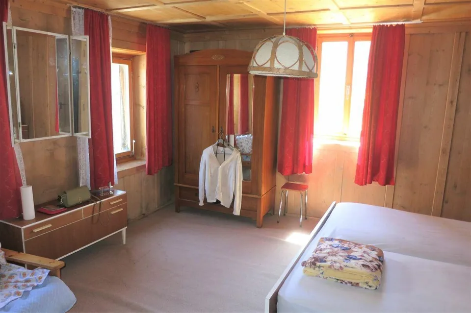 Rustikales grosses Engadinerhaus mit angebauter Scheune und viel Um... – Foto 7 von 10