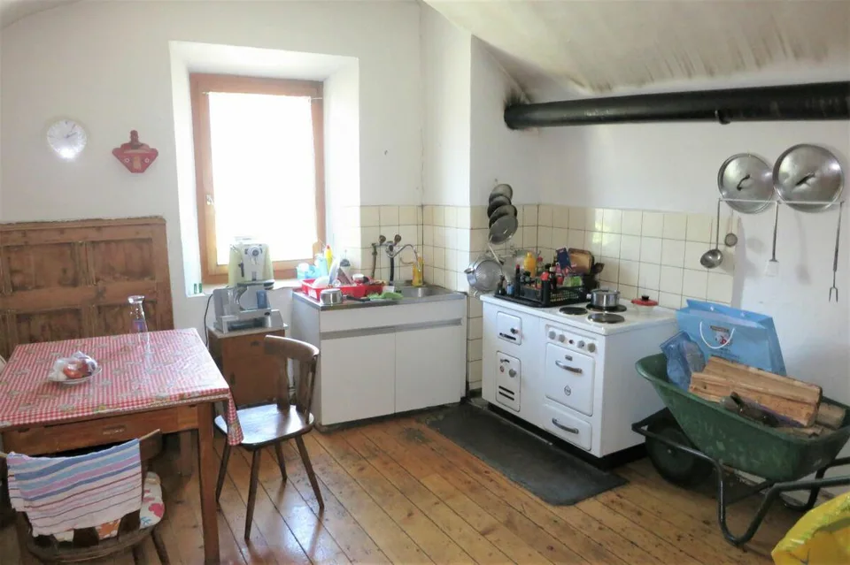 Rustikales grosses Engadinerhaus mit angebauter Scheune und viel Um... – Foto 6 von 10
