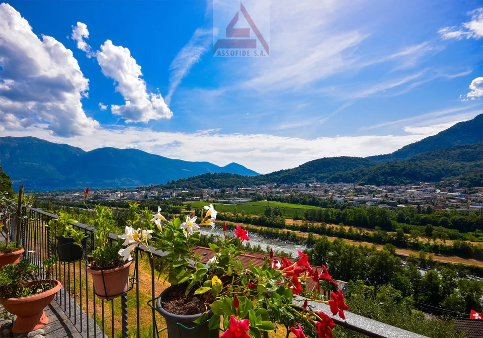 Zweifamilienhaus mit Grundstück / Casa bifamiliare con terreno