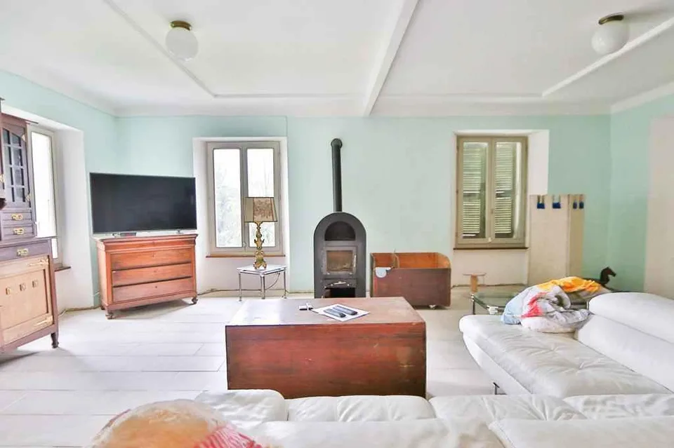 16-Zimmer-Tessinerhaus mit 4 Wohnungen mit Bauland und Aussicht / c...