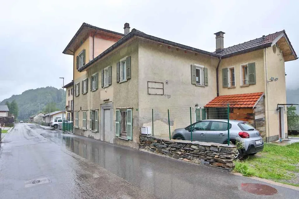 16-Zimmer-Tessinerhaus mit 4 Wohnungen mit Bauland und Aussicht / c... – Foto 19 von 21