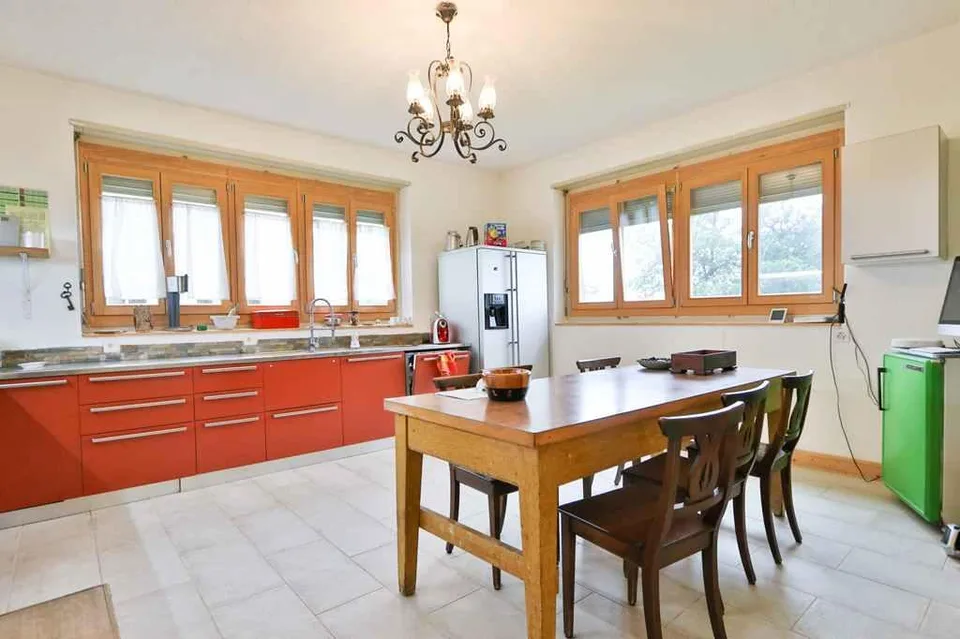 16-Zimmer-Tessinerhaus mit 4 Wohnungen mit Bauland und Aussicht / c...