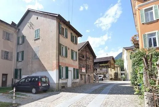 sonniger, charmanter 3 ½-Zimmer-Dorfhausteil   /   bel parte di cas...