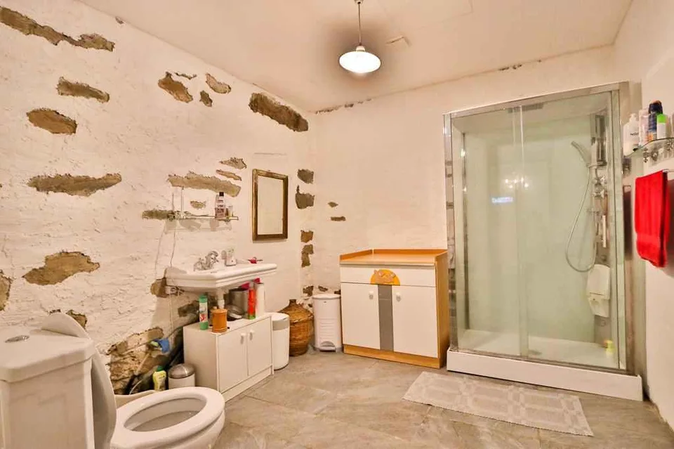 16-Zimmer-Tessinerhaus mit 4 Wohnungen und Bauland und Aussicht / c... – Foto 17 von 21