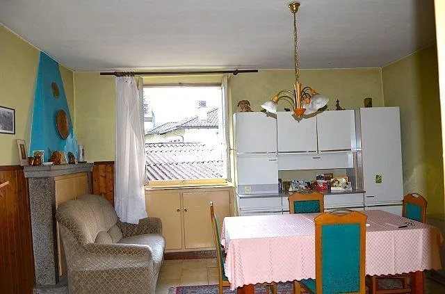 Mehrfamilienhaus mit Ausbaumöglichkeit und Garten/Casa plurifamilia...