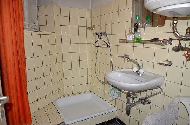 Mehrfamilienhaus mit Ausbaumöglichkeit und Garten/Casa plurifamilia... – Foto 16 von 30