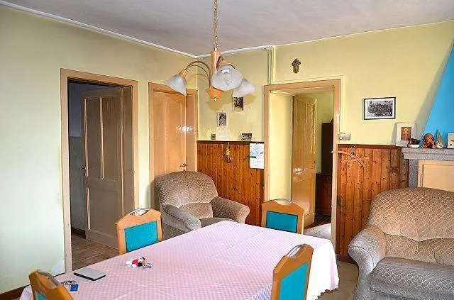Mehrfamilienhaus mit Ausbaumöglichkeit und Garten/Casa plurifamilia...