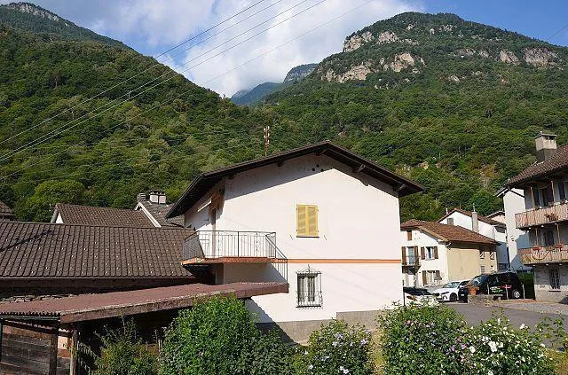 Mehrfamilienhaus mit Ausbaumöglichkeit und Garten/Casa plurifamilia... – photo 26 of 30