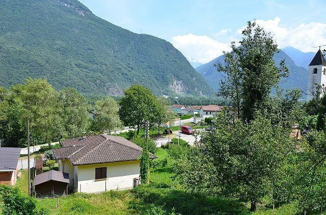 Terreno R2 per la casa unifamiliare di 368 m2 molto soleggiata, pan...