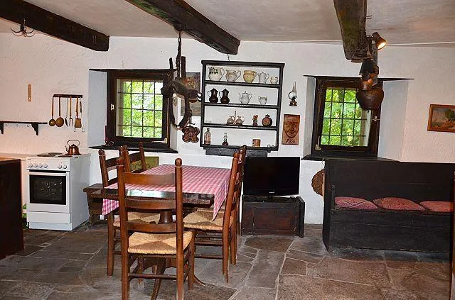 2 1/2-Zimmer-Rustico an sehr ruhiger, sonniger Aussichtslage / Rust...