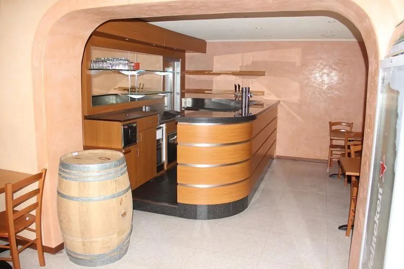 Restaurant mit 3-Zimmer-Wirtewohnung / ristorante con appartamento ...