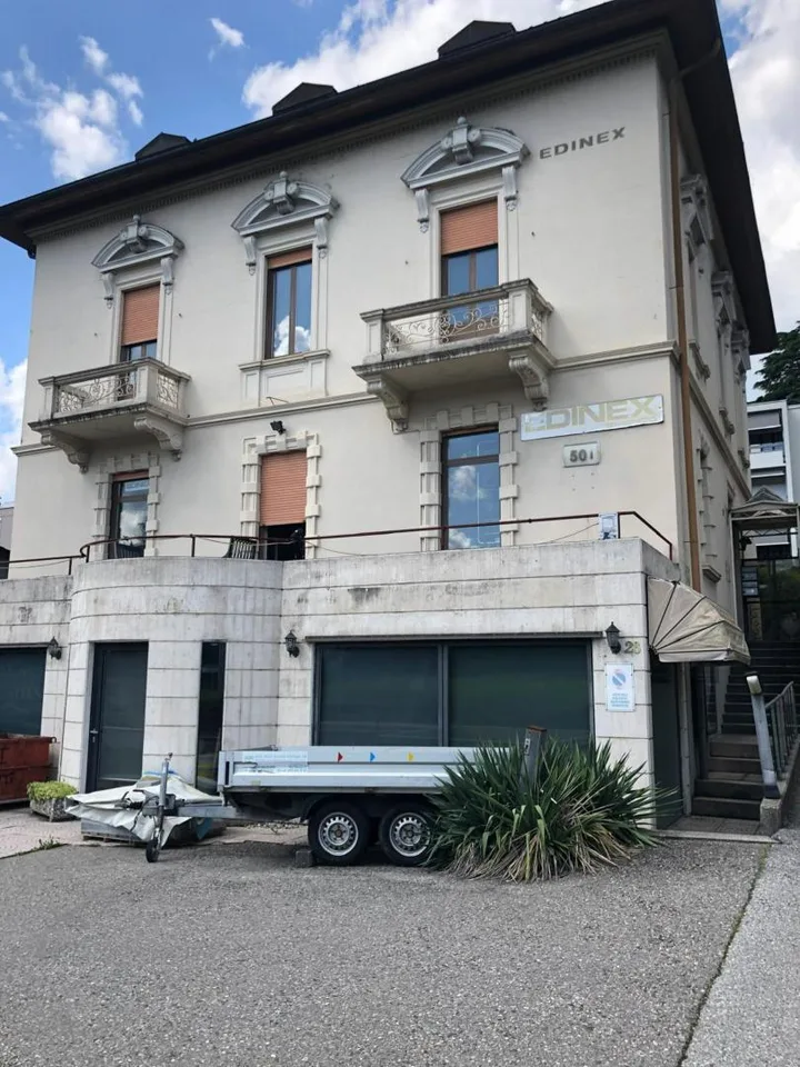 3-Familienhaus an zentraler Lage / casa con tre appartamenti in pos...