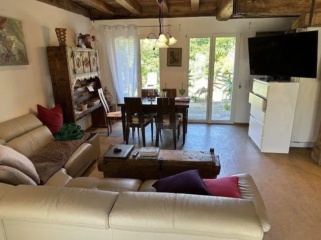 5 1/2-Zimmer-Landhaus mit grossem Umschwung / villa di 5 1/2 locali...