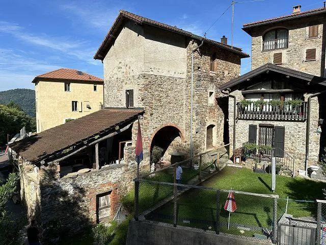 2-Familienhaus mit 3-Zimmer- und 2-Zimmer-Wohnungen an sehr ruhiger...