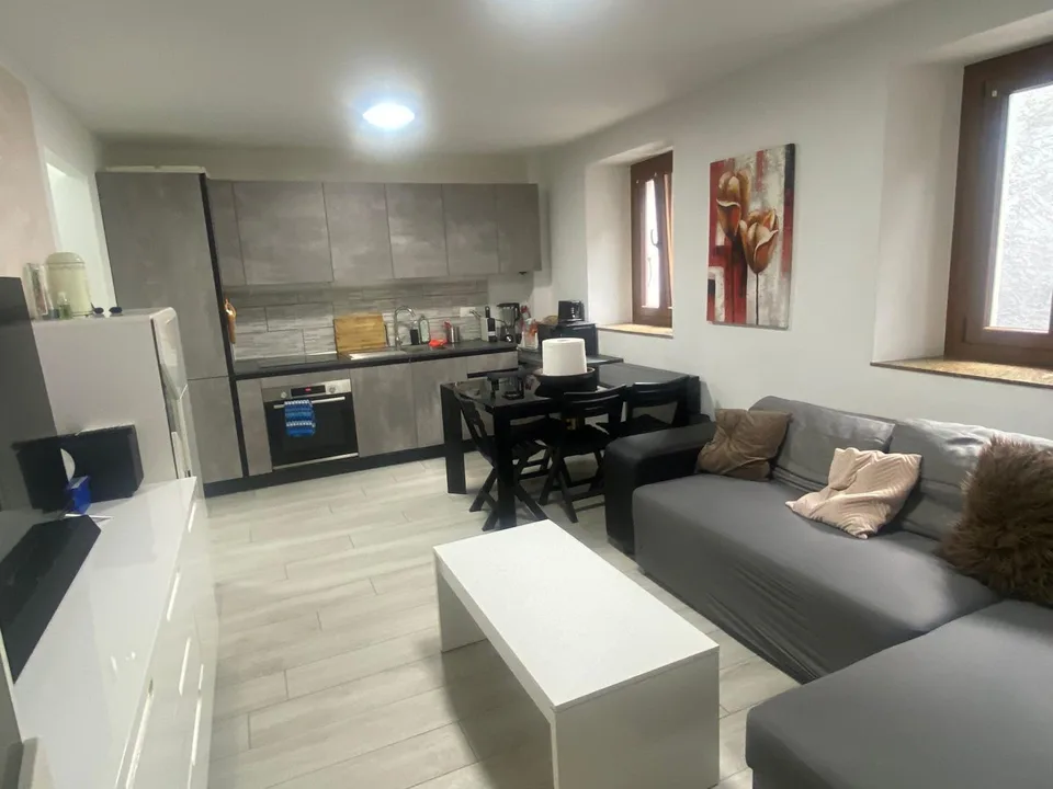Mehrfamilienhaus mit 5 Wohnungen 2x2 und 3x3 Zimmer/ casa plurifami...