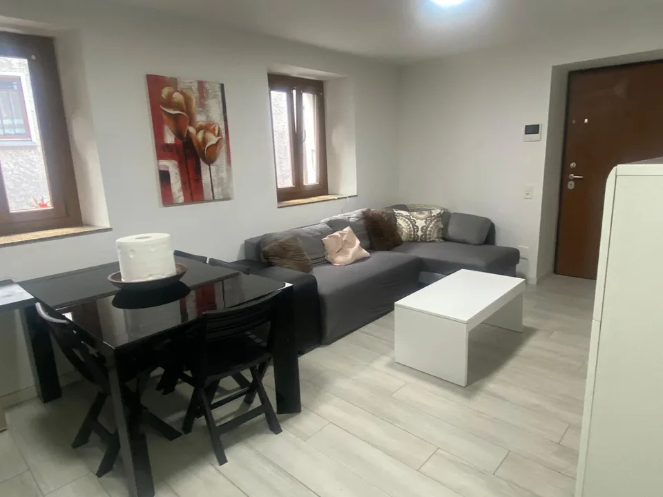 Mehrfamilienhaus mit 5 Wohnungen 2x2 und 3x3 Zimmer/ casa plurifami...