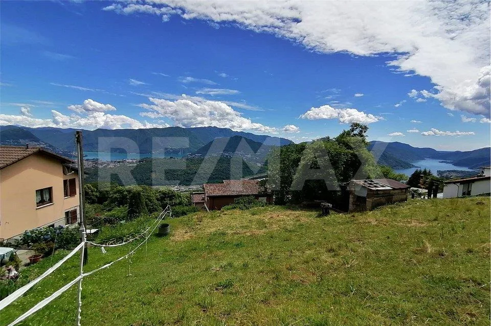 SUPER OFFERTA!! AMPIO TERRENO EDIFICABILE CON VISTA LAGO