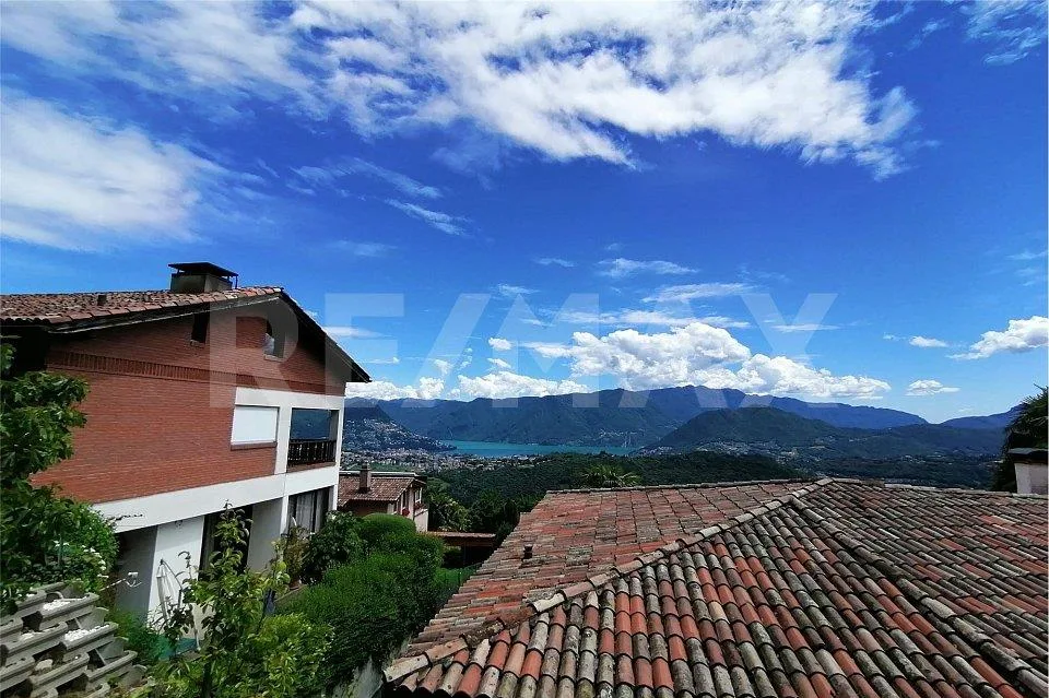 SUPER OFFERTA!! AMPIO TERRENO EDIFICABILE CON VISTA LAGO