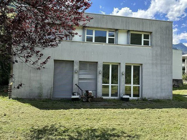 5 1/2.Zimmer-Villa mit Werkhalle am Dorfrand an ruhiger, sonniger L...