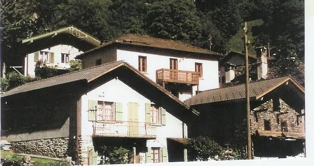 3-Familienhaus mit schöner Aussicht / casa plurifamiliare con tre a...