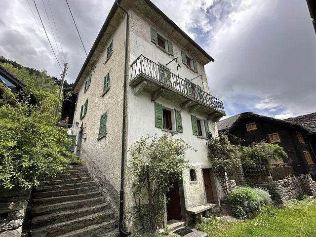 3-Familienhaus an sehr ruhiger, sonniger Aussichtslage / casa di 3 ...