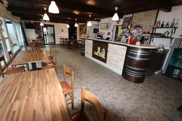 Hotel alle Botte mit grossem Saal, Eigentümerwohnung und Hotelzimme...