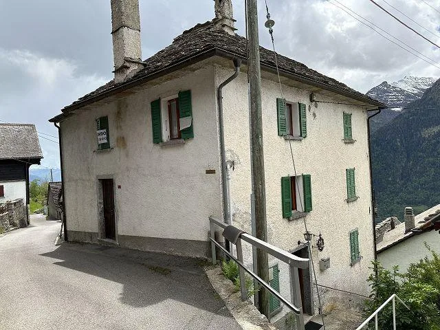 3-Familienhaus an sehr ruhiger, sonniger Aussichtslage / casa di 3 ...