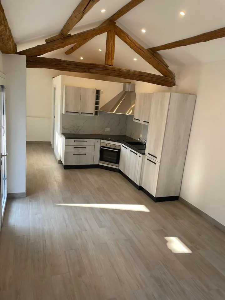 CASA BIFAMILIARE CON DUE MONOLOCALI – ID 21353