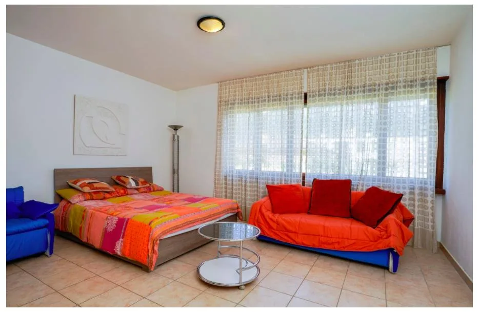 MONOLOCALE A MELIDE CON PARZIALE VISTA LAGO – ID 21070