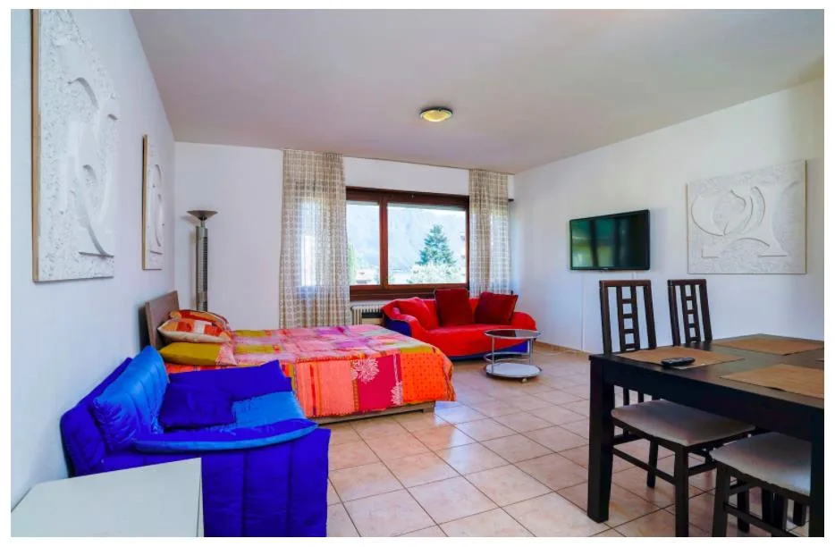 MONOLOCALE A MELIDE CON PARZIALE VISTA LAGO – ID 21070