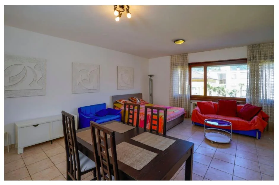 MONOLOCALE A MELIDE CON PARZIALE VISTA LAGO – ID 21070