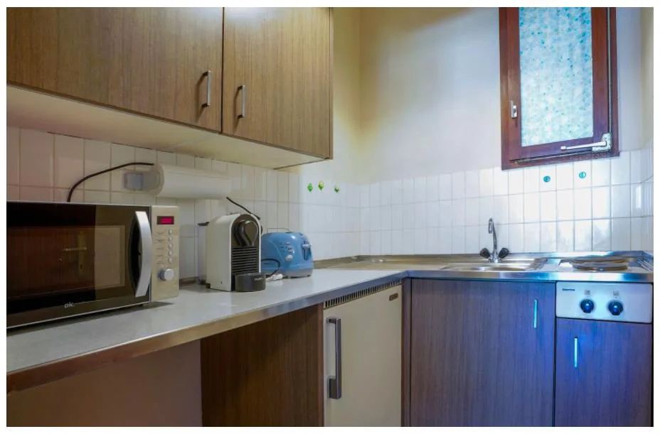 MONOLOCALE A MELIDE CON PARZIALE VISTA LAGO – ID 21070