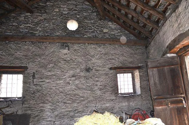 Grosser Stall im Dorfzentrum zum Ausbauen an zentraler, sonniger La... – Foto 7 von 29