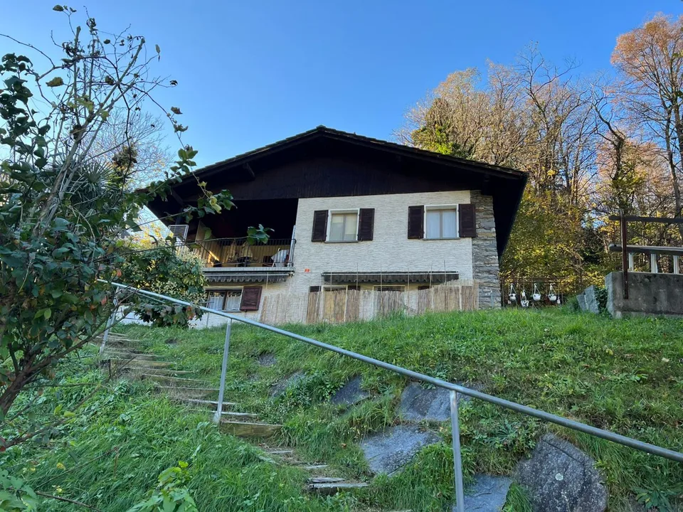 3 1/2-Zimmer-Haus mit Garten an sonniger Aussichtslage / casa con 3...