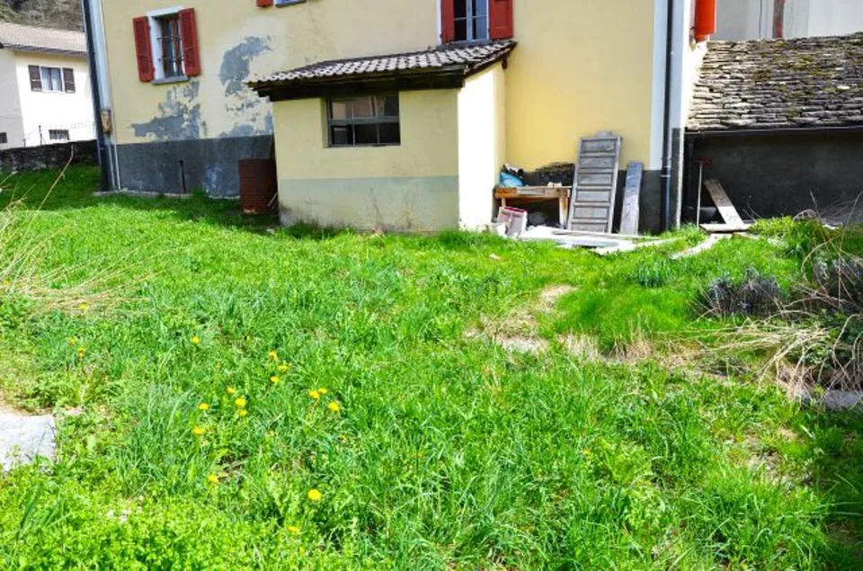 12-Zimmer-Tessinerhaus im Dorfkern zum Renovieren mit Garten / Casa... – Foto 24 von 30