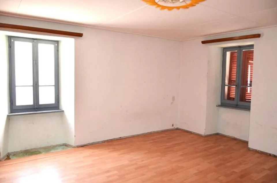 12-Zimmer-Tessinerhaus im Dorfkern zum Renovieren mit Garten / Casa... – Foto 8 von 30